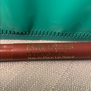 Este Lauder double wear lip crayon